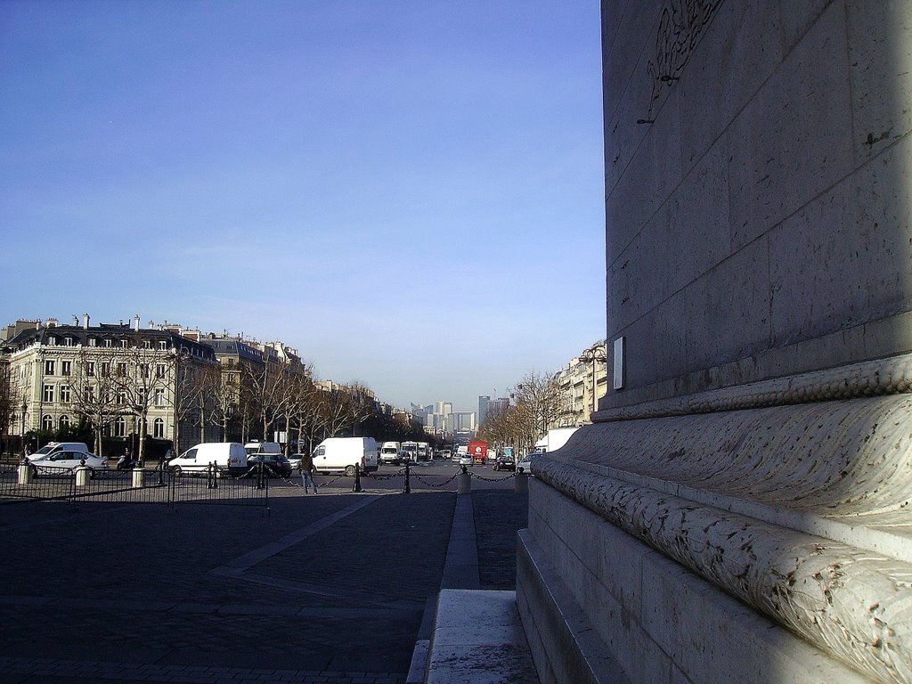 Paris - place charles de gaulle - view to la défense by Maarten Groenbroek