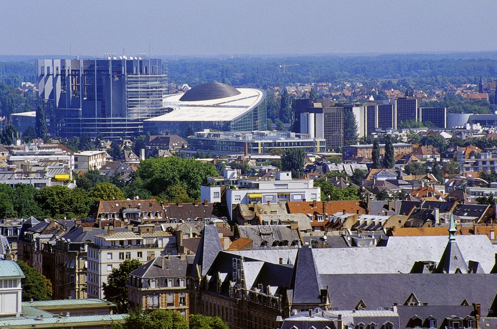 Strasbourg, parlamento europeo, agosto 2002 by Marco Ferrari