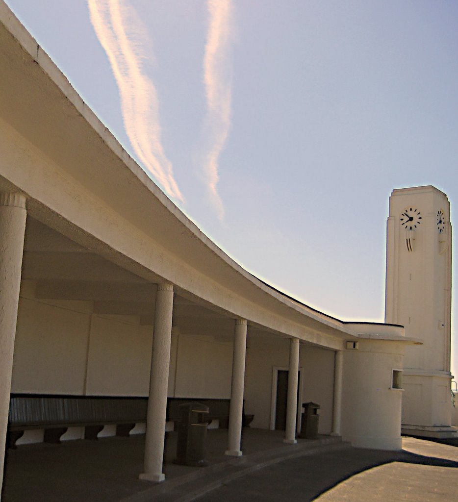 Seaton Carew Art Deco Bus Station by Topseee