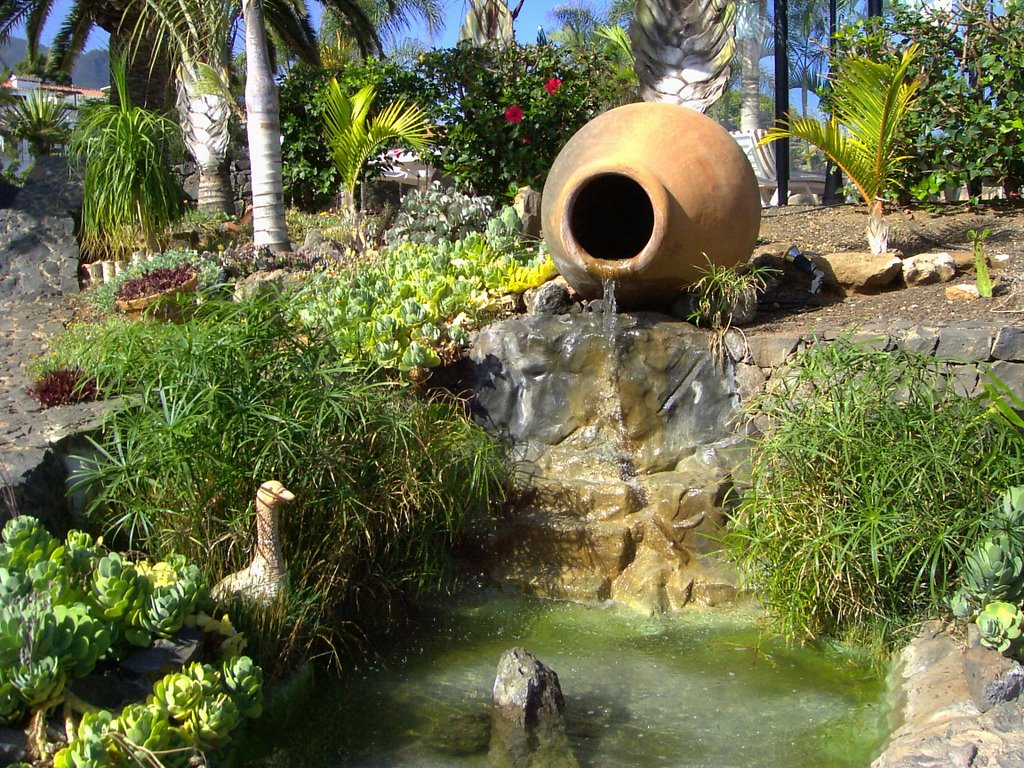 Brunnen im Hotel Los Roques in Los Realejos by Schirrmie57