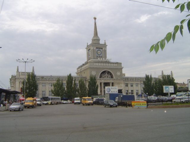 Main Vokzal (Train Station) by Sean Fitzgerel