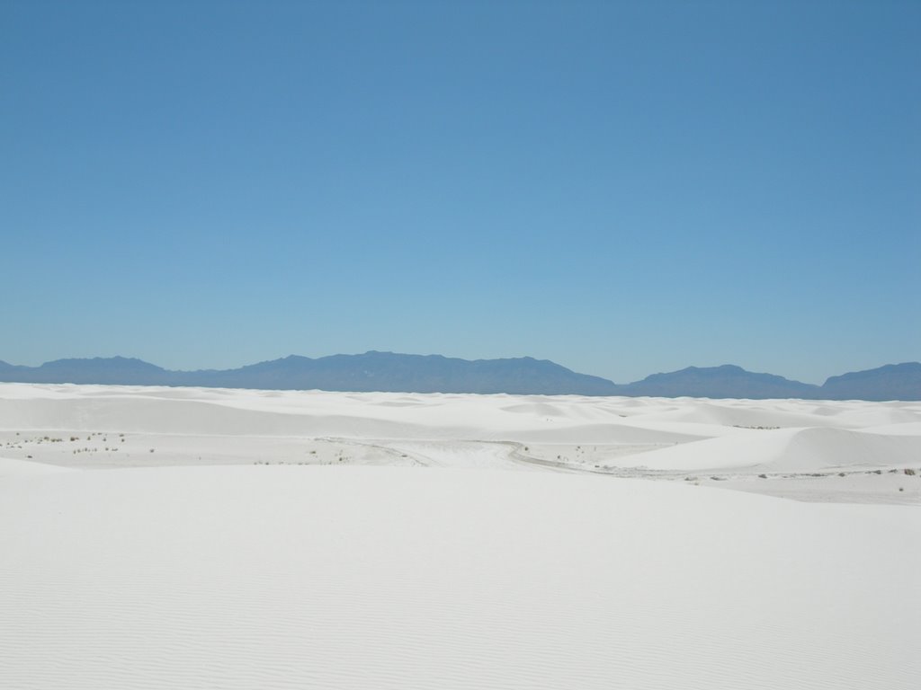 White Sands - View to San Andreas Mountains by Christoph Dickert