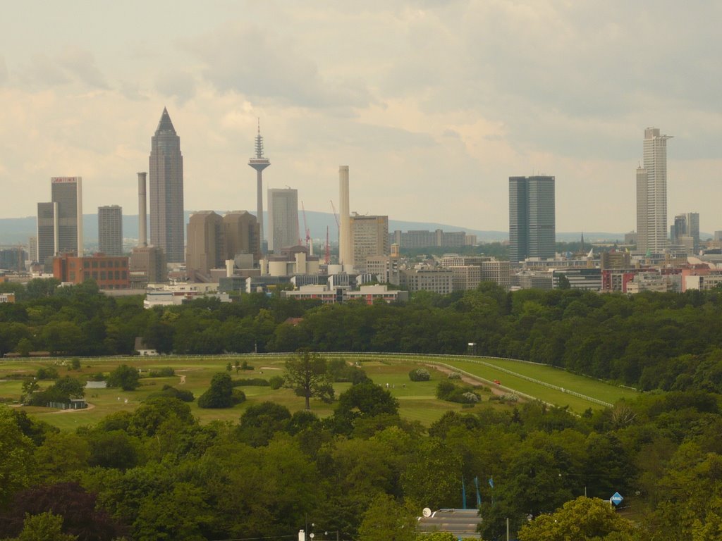 Galopprennbahn, Skyline Frankfurt by Loewe64ie