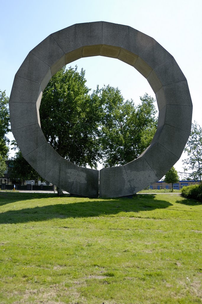 Concrete wheel, Transformatorweg, Westerpark by Kevin Scott