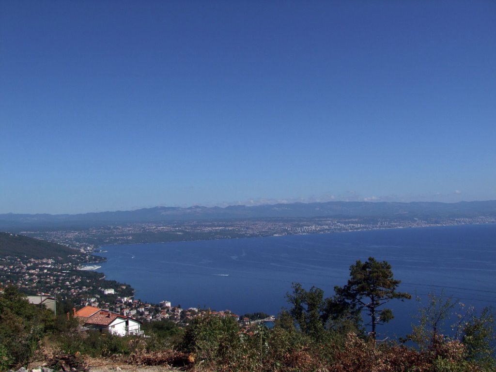 VL_Kroatien_Istrien_Blick auf Rijeka by Velli