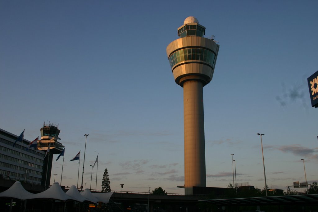 Torre de control principal de Schiphol, Amsterdam, 24 de mayo de 2009 by XA-DUG