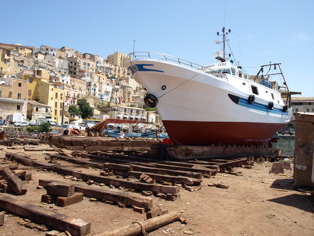 Il cantiere navale by Hans R. van der Woud…