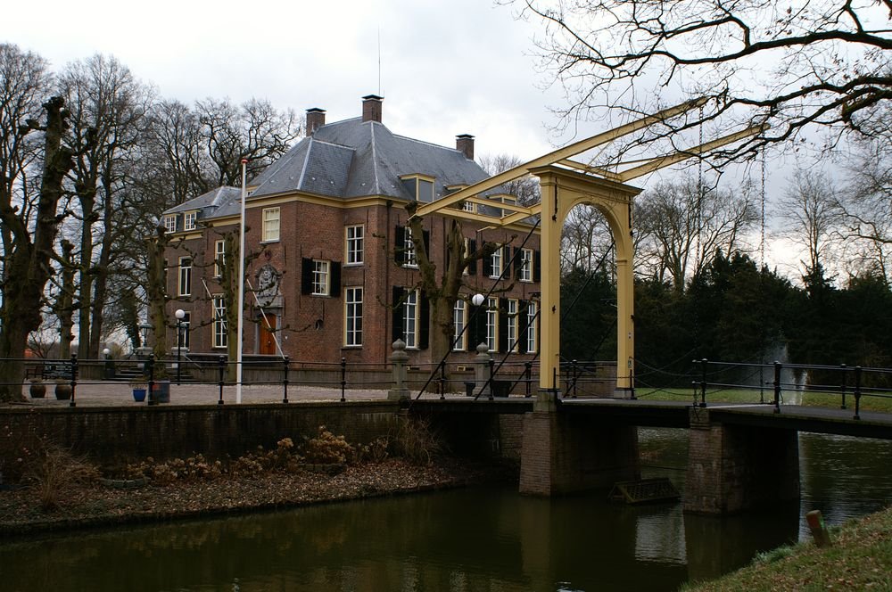 Kasteel Neerijnen by Peter van der Wielen