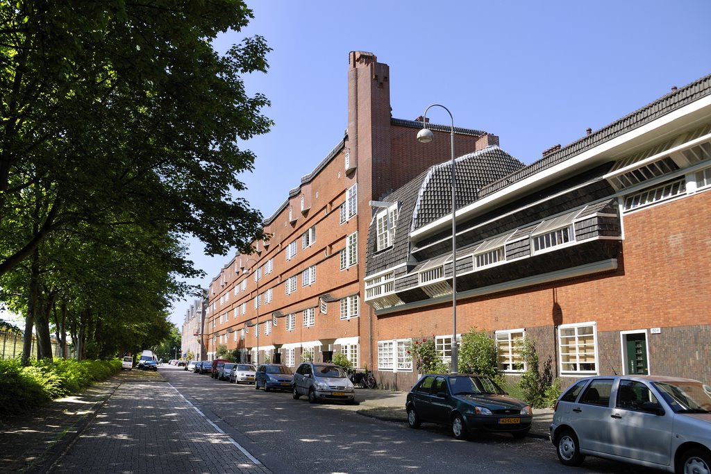 Het Schip, Zaanstraat, Spaarndammerbuurt, Amsterdam. by Kevin Scott