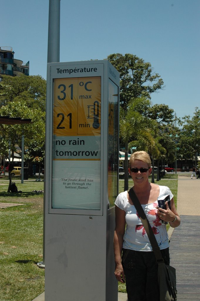 Joke beach Cairns by gasman