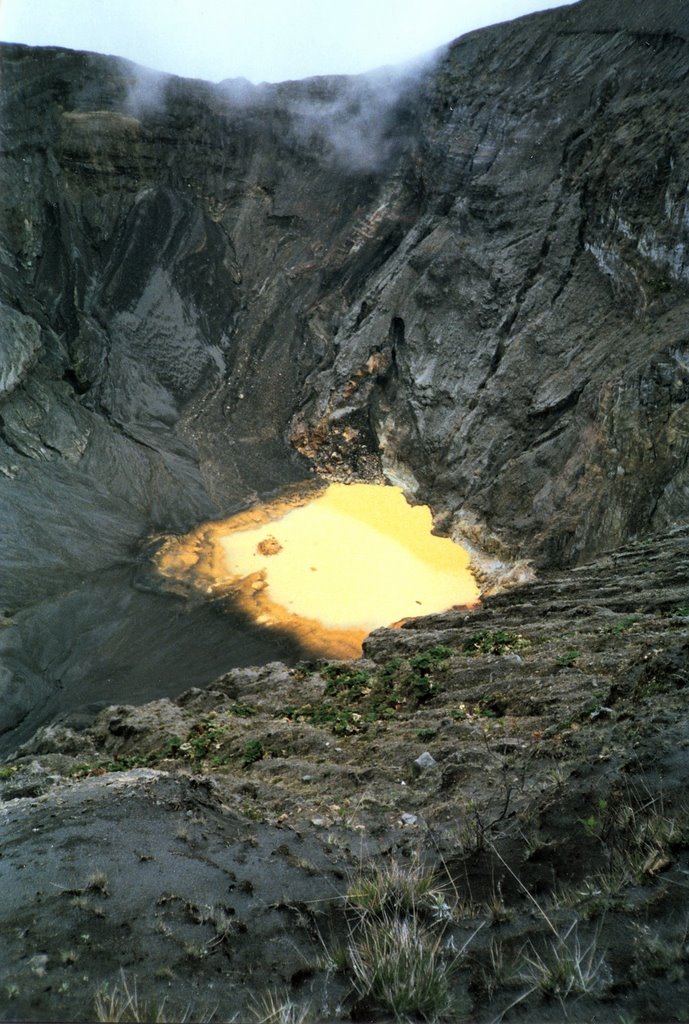 Volcan Irazu, Cost Rica by Simon Fleming