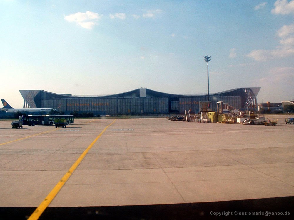 Frankfurt: Airport: Hangar 5 by SusieMario