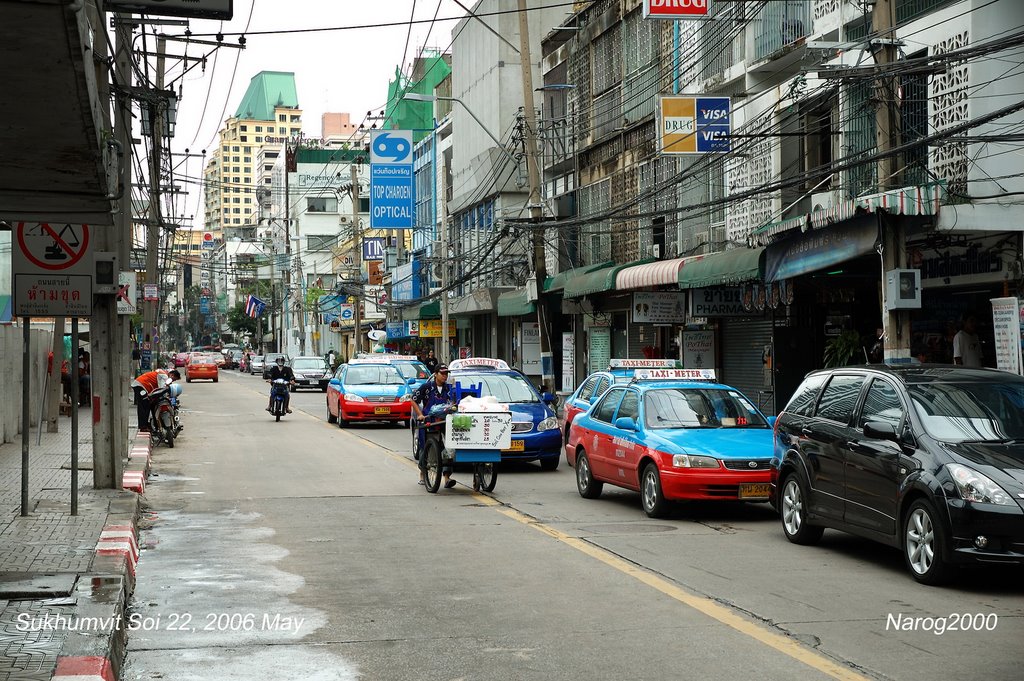 Sukhumvit Soi 22, 2006 May by Narog2000