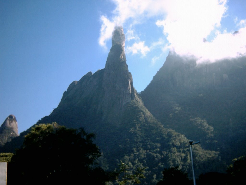 Vista do Dedo de Deus by oscar victer