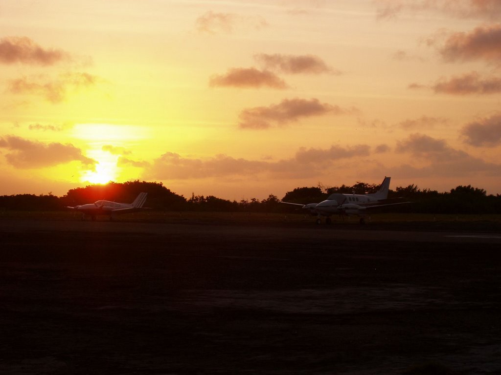 Sonnenuntergang Flugplatz Gran Roques by Hans Huemer-Vöcklama…