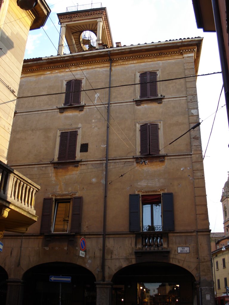 Altana e scala a chiocciola sul tetto di un palazzo in Via Castiglione by Francesco Scuro