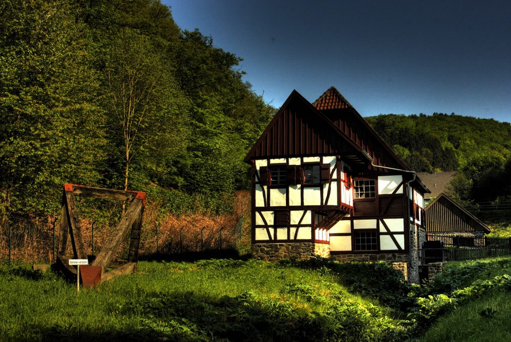 LWL Freilichtmuseum Hagen - Blick auf die Lohmühle , eines der ersten Gebäude direkt nach Eintritt in das Freilichtmuseum (by blackbox) by Peter Maier