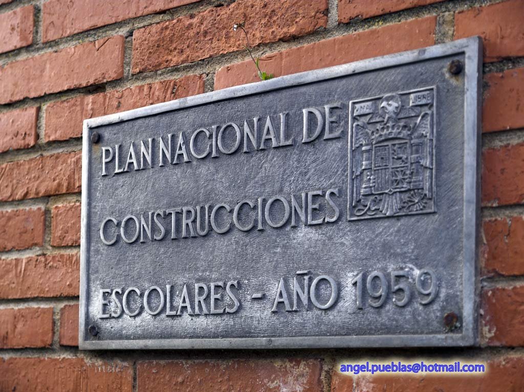 Placa en la escuela de Miño de Medinaceli by Angel Pueblas de la …