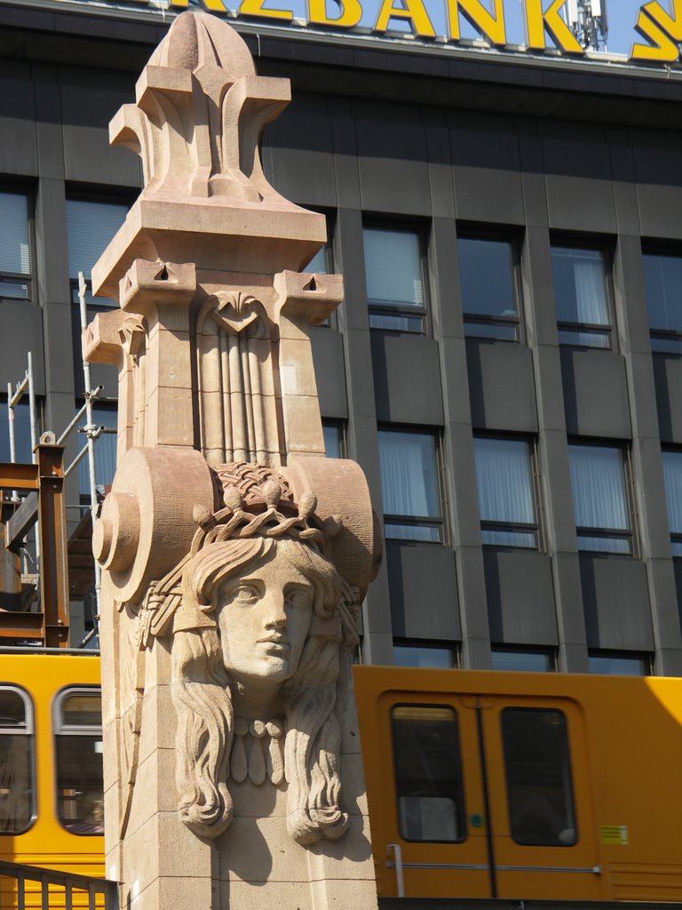 U-Bahn, Detail, Bülowstr./Potsdamer Str., Berlin-Schöneberg by ubraubra