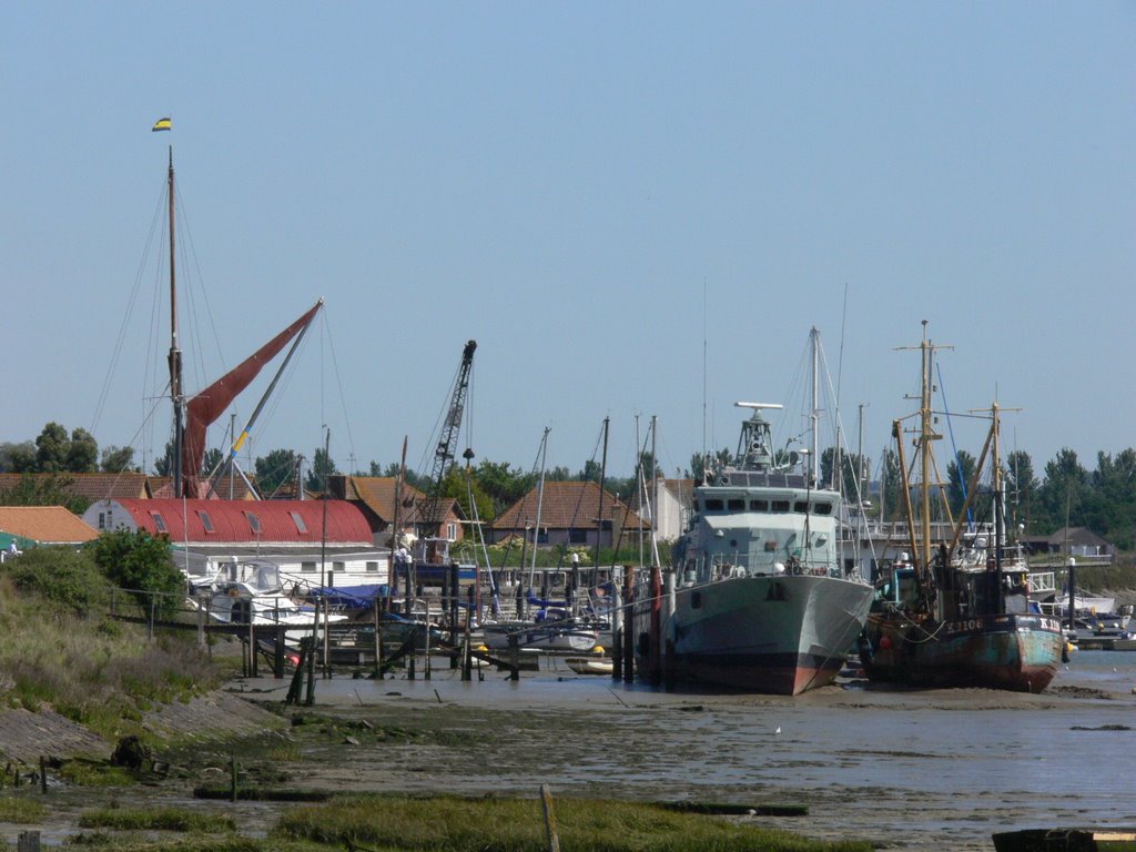 Heybridge, barge Decima by dewART