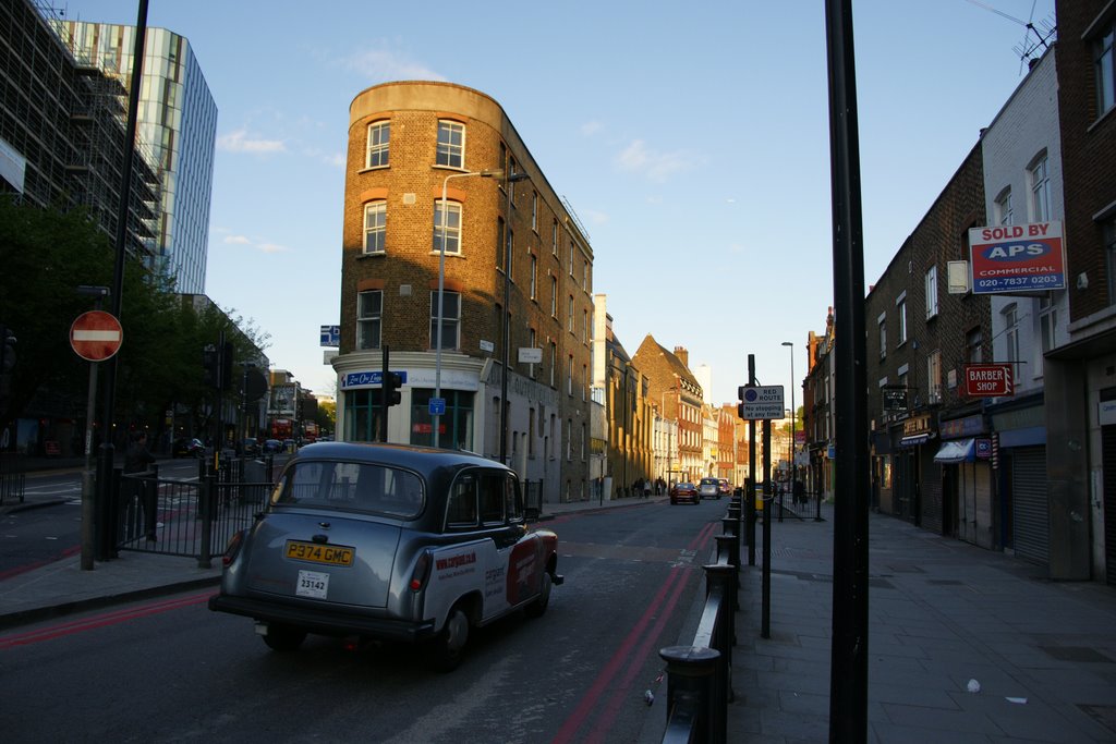 Corner Pentonville Rd and King's Cross Rd by andreisss