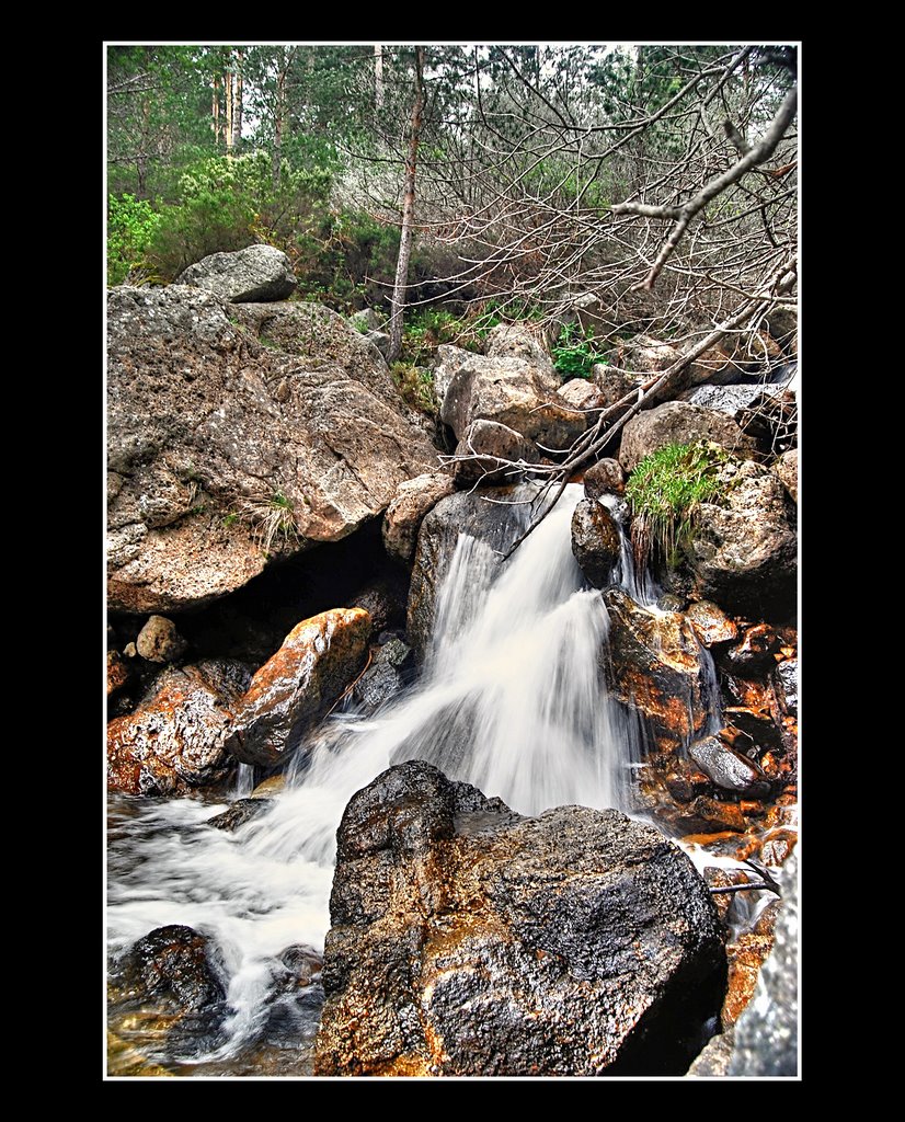 Cascada en la Laguna Negra (Soria) by luismacas