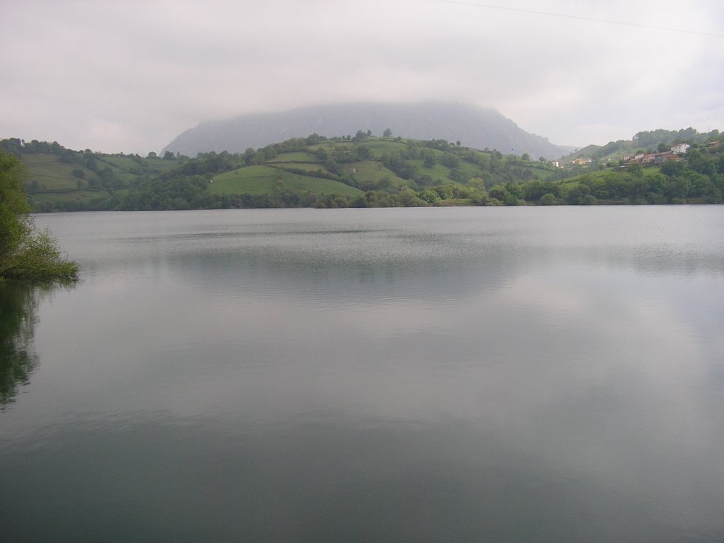 Pantano de Los Afilorios, Riberas de Arriba ( Asturias ) by Corticata