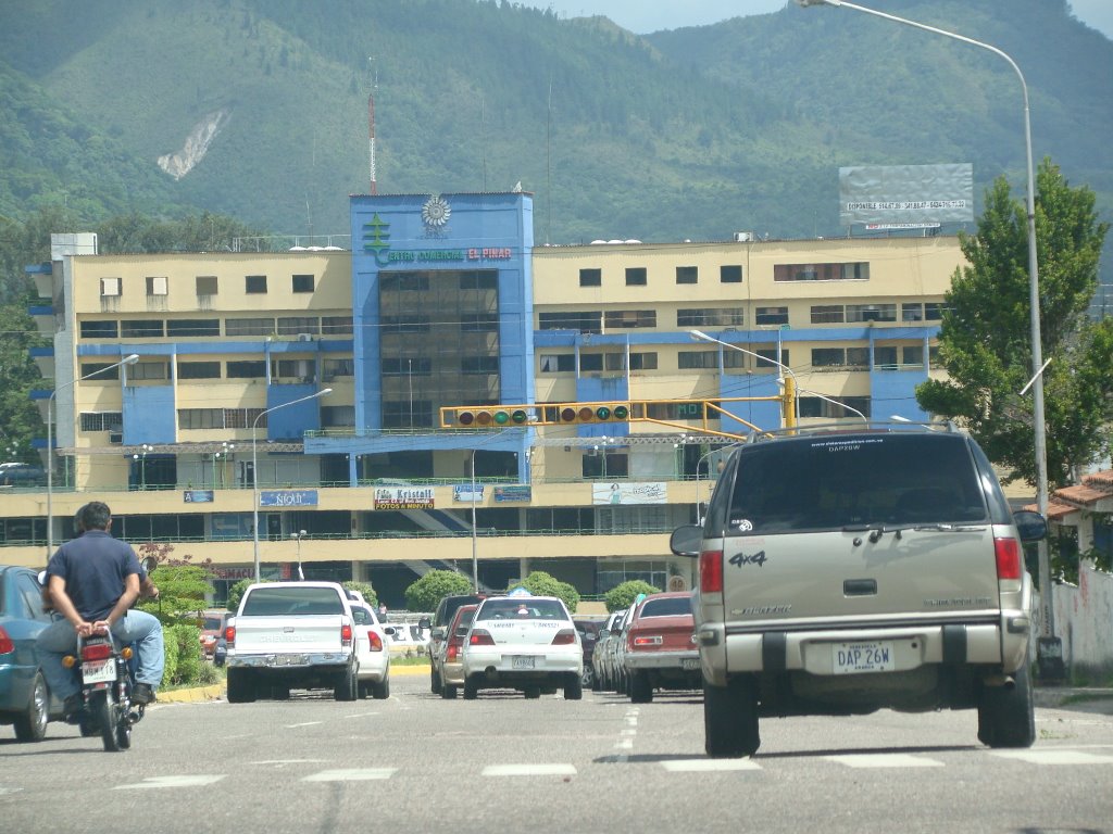 Centro Comercial El Pinar, San Cristóbal by Oscar Chacón