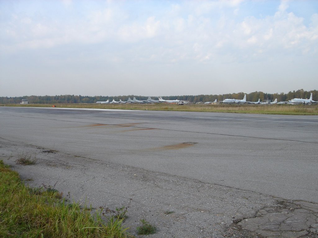 Levashevo Airport Runway by Zubus