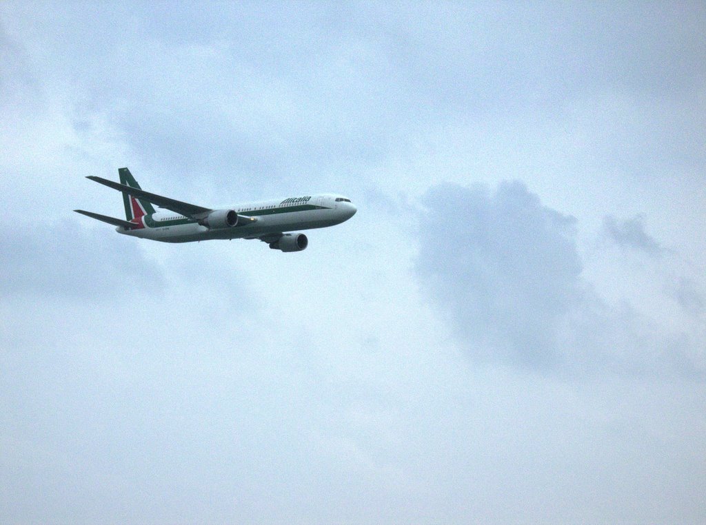 Roma International Air Show 31.05.09 - Alitalia - Boeing 767 by Bepix (Giuseppe de G…