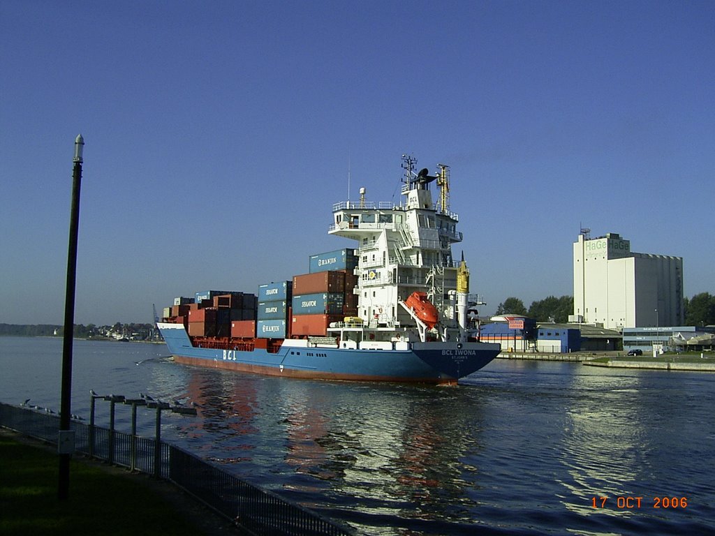 Kanalblick Rendsburg Hafen by rotercitroen