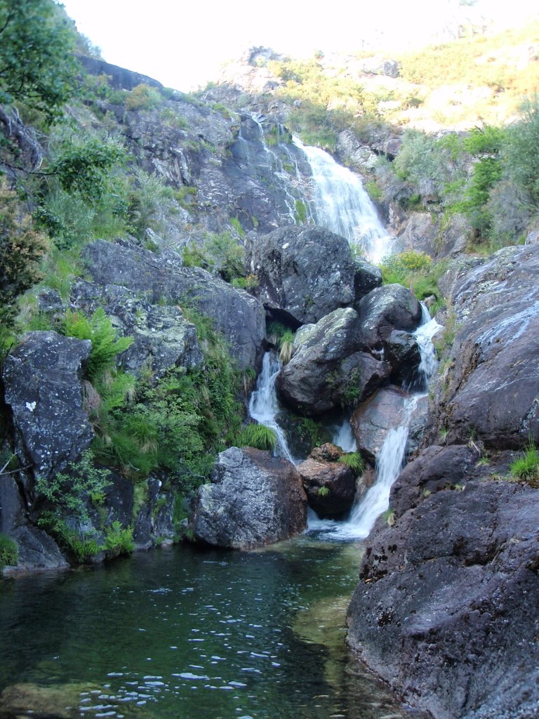 Pozas Río Cerves (Tourón) by Eladio Cortizo