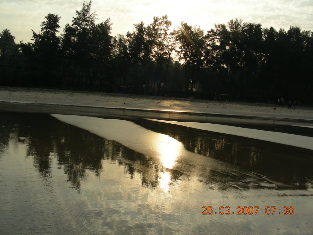 Beautiful Sunrise at Ganpatipule beach (Early Morning Walk) by http://www.bonrix.net