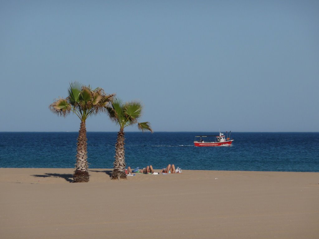 Torredembarra beach by mickey.brittain