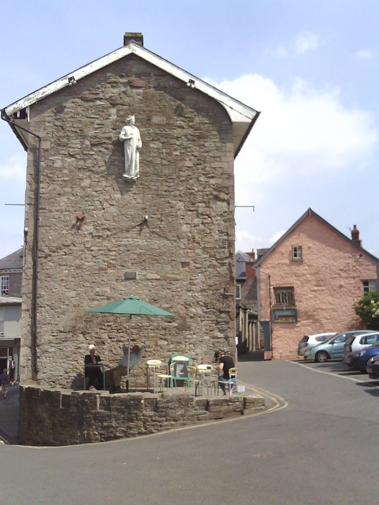 Hay-on-Wye, opposite castle by brightspark