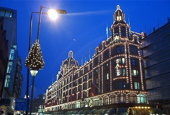 FOTO NOCTURNA DE LOS ALMACENES HARRODS EN NAVIDAD by Anibal Jardim Agudo