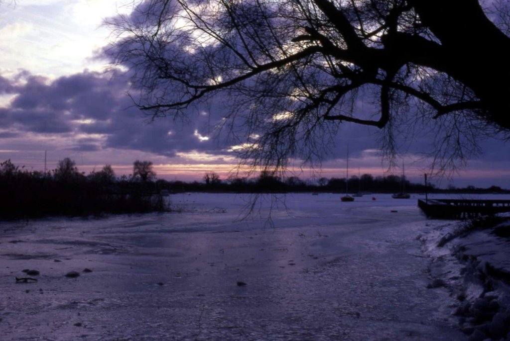 Frozen Oulton Broad by grimlord