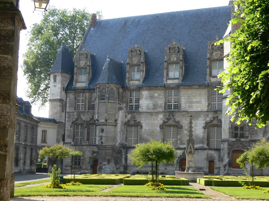 Beauvais - Ancien Palais épiscopal (Oise) by Naru Kenji