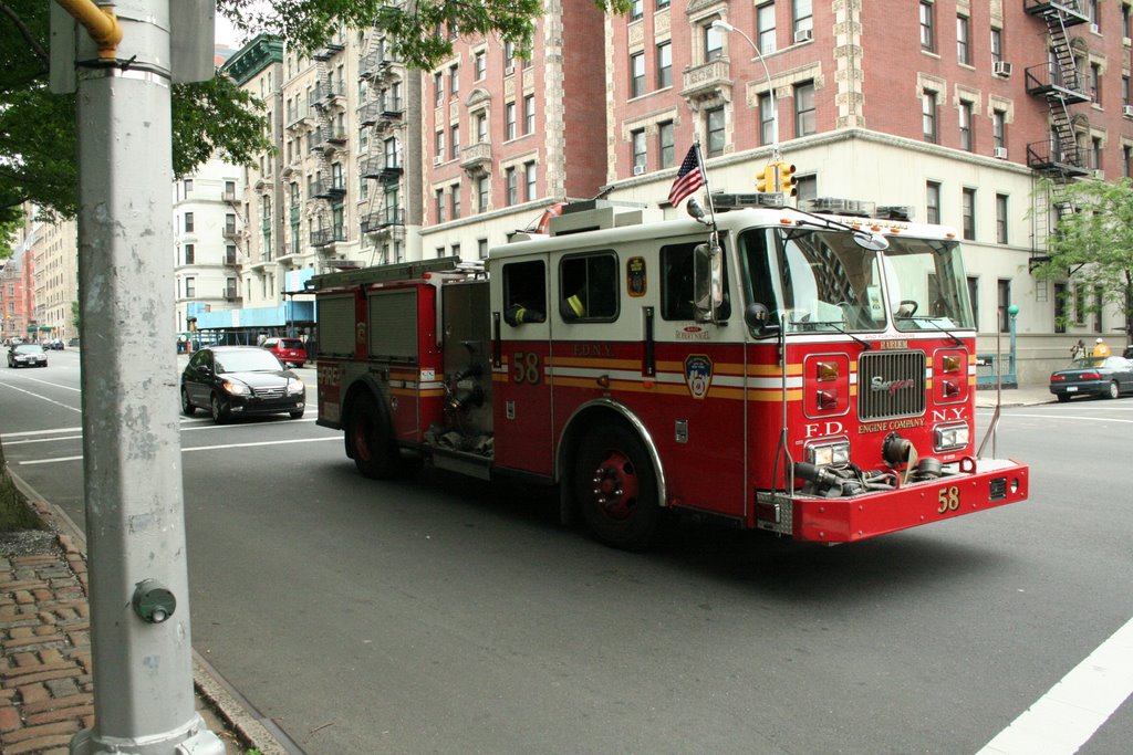 Un des ces fameux camions de pompier de New York by cibikub