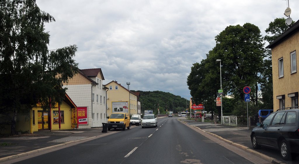 Einfahrt von Wutha-Farnroda auf der Gothaer Straße in das Zentrum von Eisenach in Thüringen im Juni 2009 by Harald Rockstuhl