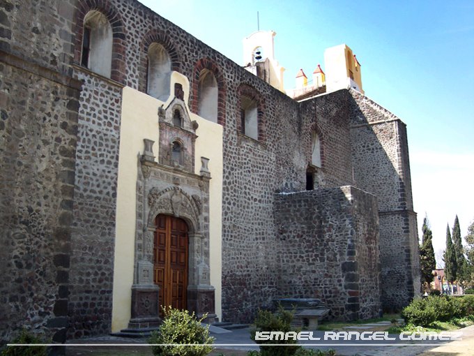 PUERTA PORCIÚNCULA Y CONTRAFUERTES SAN BERNARDINO DE SIENA, XOCHIMILCO, D.F. by Ismael Rangel Gómez