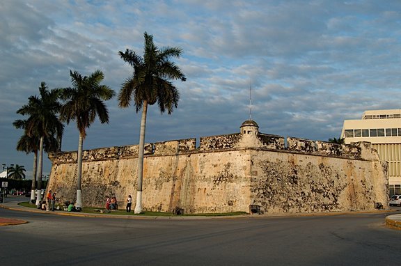 Baluarte y museo de San Carlos by cienporcientocampech…