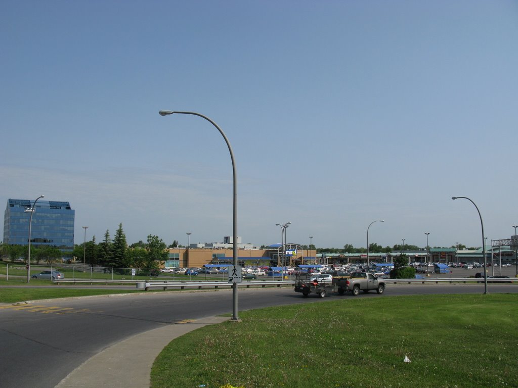 Shopping Center - Complexe Pointe Claire - Maxi by Joaquim Serrano