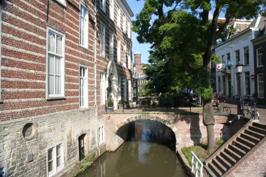 Pope House (1517), Pope dam, Pope wharf; Kromme Nieuwe Gracht (1390) Utrecht by Carl030nl