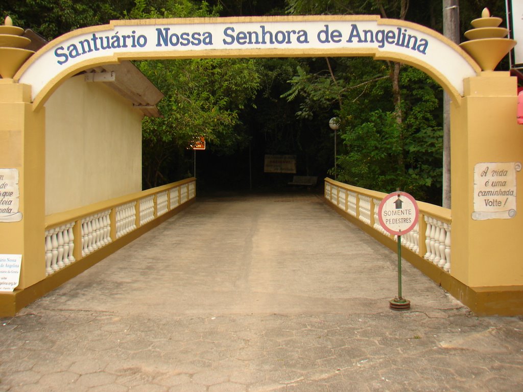 Pórtico do Santuário de Nossa Senhora de Lourdes by Cláudio J. Soares