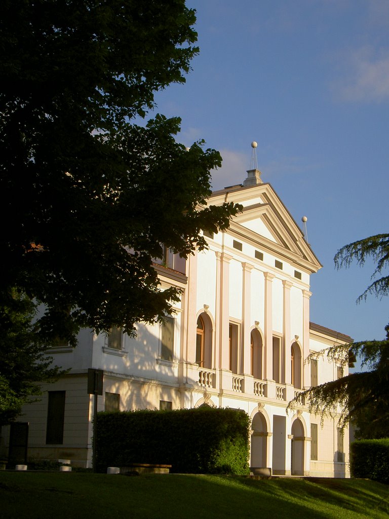 Nervesa della Battaglia - Municipio by renatozamai