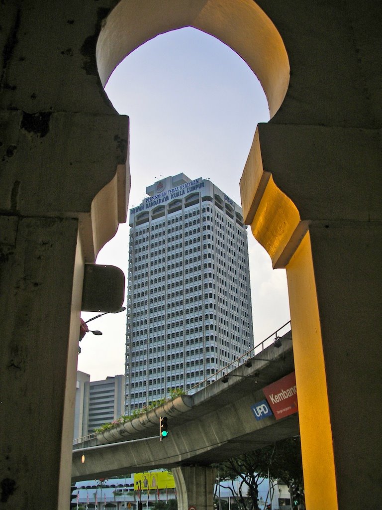 Dewan Bandaraya Kuala Lumpur (Kuala Lumpur City Hall) by jonhooi