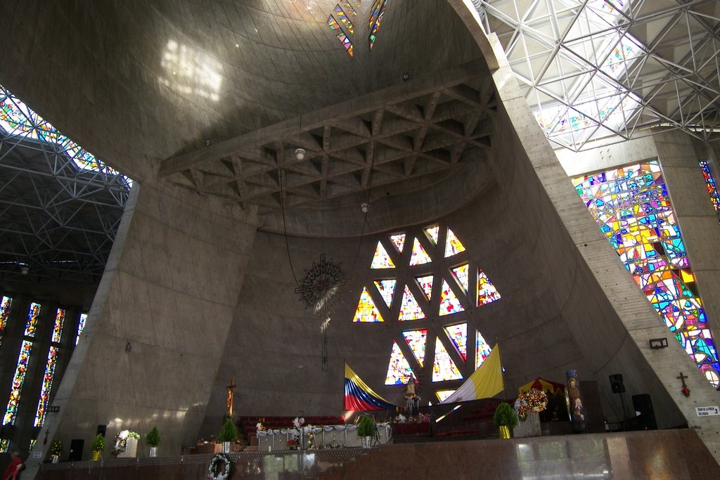 Vista interior del Santuario a la Virgen de Coromoto by Eladio Silva