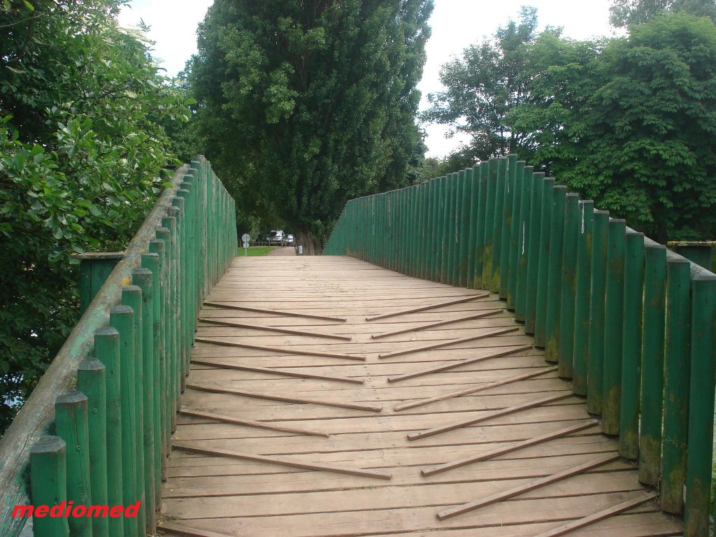 Petit pont au parc de la glissoire by medioni