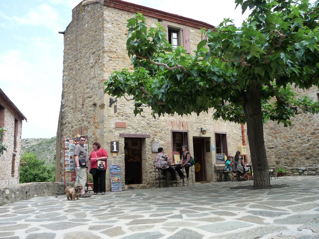 Castelnou by Lafraque